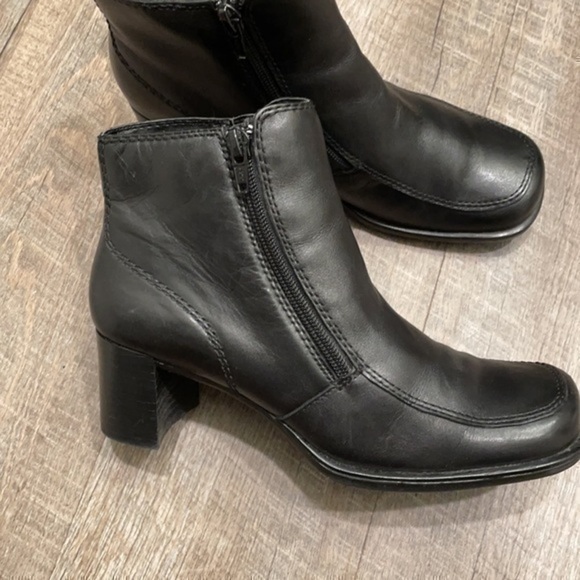 Covington Farrah Black leather ankle boots with block heel size 6 - Picture 8 of 12